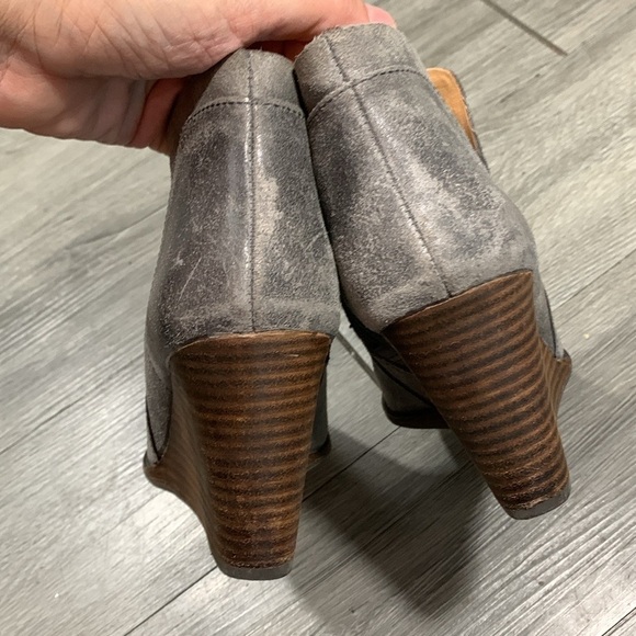 Lucky Brand  Yabba Wedge Gray Suede Distressed Booties size 9 - Picture 5 of 10